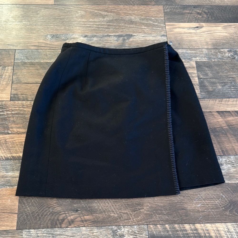 EDDIE BAUER / 100% Wool Chic Black Skirt with Button Detail